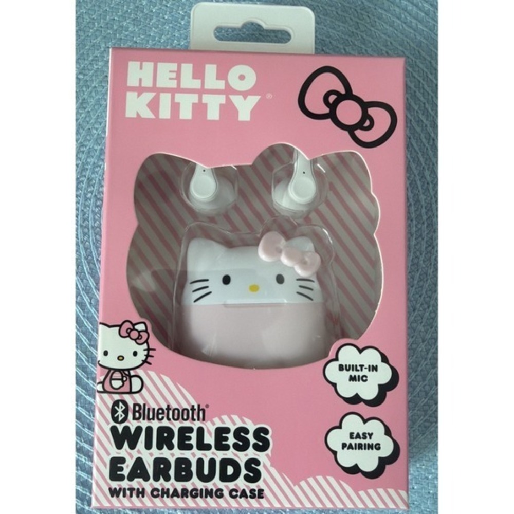Sanrio Hello Kitty Bluetooth Wireless Earbuds With Charging Case. ‎   708
